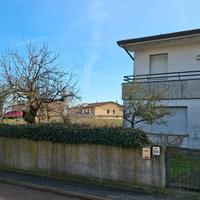 Polesella, villetta libera su 3 lati con giardino