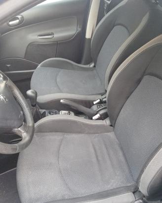 Peugeot 206 + anno 2010