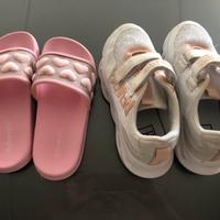 Scarpe da ginnastica e ciabatte