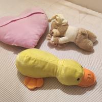 Cuscini e qualche pupazzo 