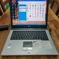 Notebook Acer con XP Professional 