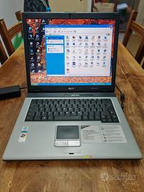 Notebook Acer con XP Professional 