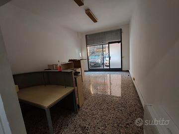 Locale commerciale 40 mq a Carpi, zona centrale