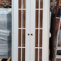 Porta a libro laccata bianca con vetri all'inglese