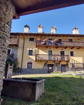 ETROUBLES Centro Paese