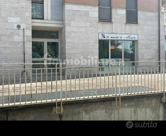 Locale commerciale uso precedente parrucchiere