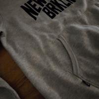 Felpa con cappuccio "New York BRKLN"