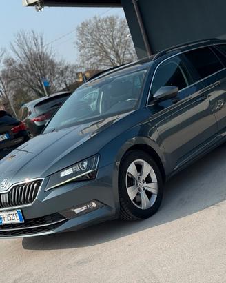 Skoda Superb Wagon Superb wagon 1.6 tdi Ambition