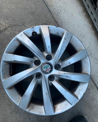 CERCHIO IN LEGA ALFA ROMEO GIULIETTA R16
