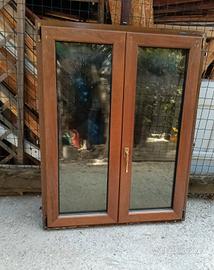 Finestra in alluminio rivestita (frontalmente).