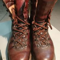 anfibi uomo in pelle