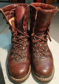 anfibi uomo in pelle