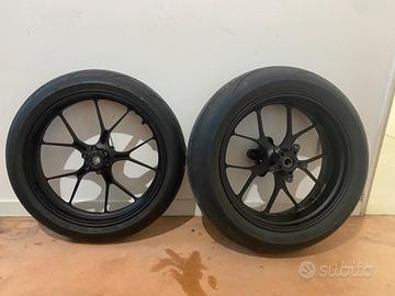 Cerchi forgiati per Aprilia rsv4 e Tuono