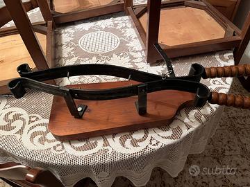 Fermaprosciutto in legno e ferro