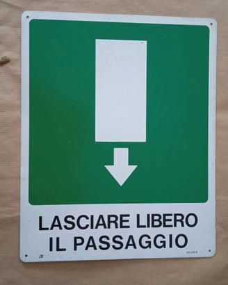 Cartello di sicurezza Lasciare libero il passaggio