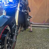 Suzuki gsr 750 