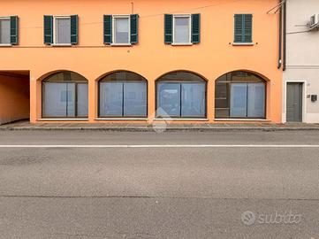NEGOZIO A VEROLAVECCHIA