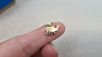 Cammello ciondolo DoDo 2 gr in Oro Giallo 18 kt