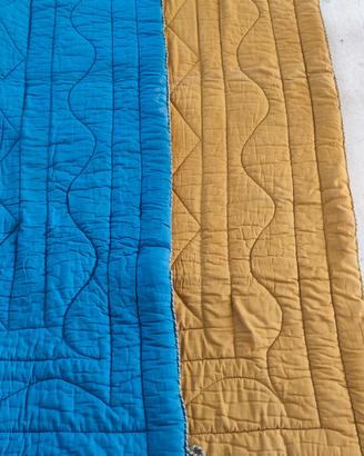 Copriletto double-face blu e senape 175 x 145 cm