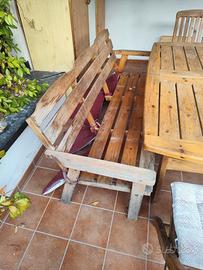 Tavolo per esterni con panca e 4 sedie pieghevoli