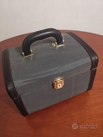Beauty case unisex nuovo in pelle, con chiave.