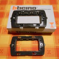 frutti supporti e placche BTicino LIVING