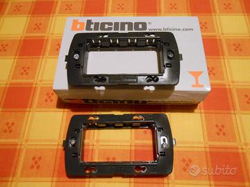 frutti supporti e placche BTicino LIVING