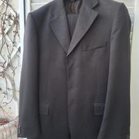 Completo uomo marrone