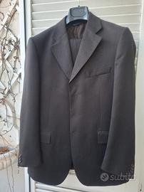 Completo uomo marrone