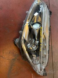 Faro peugeot 208 anno 2019 lato SX