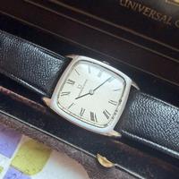 Universal Geneve Tank