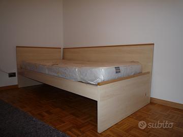 Letto singolo in acero chiaro