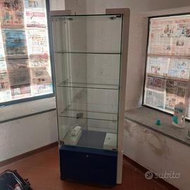 Vetrina  esposizione articoli  e gioielli