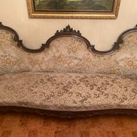 Divano più due poltrone