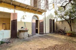 Casa indipendente di 592 m² con più di 5 locali a 