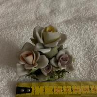 Composizione di rose in ceramica Capodimonte - NA