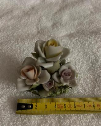 Composizione di rose in ceramica Capodimonte - NA