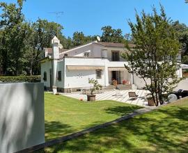 Villa immersa nel verde al Circeo