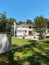 Villa immersa nel verde al Circeo