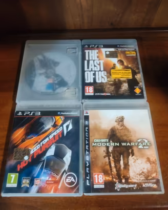 PlayStation 3 modello Super slim + 4 giochi