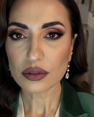 Make-up artist