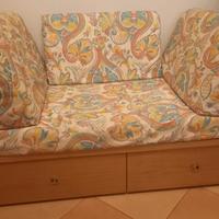 piccolo divanetto con cassetti L 120 P. 65