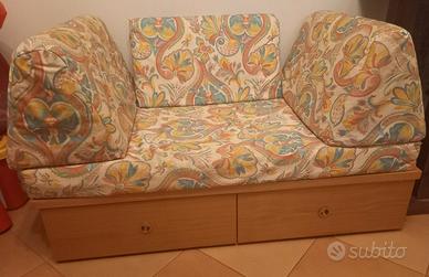 piccolo divanetto con cassetti L 120 P. 65