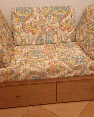 piccolo divanetto con cassetti L 120 P. 65