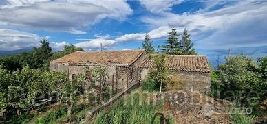 Terreno con fabbricato a Vena - Piedimonte Etneo