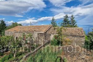 Terreno con fabbricato a Vena - Piedimonte Etneo