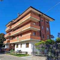 ELEGANTE APPARTAMENTO TRICAMERE PRONTO AD ACCOG...