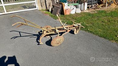 dischi e aratro vintage in ferro pieno