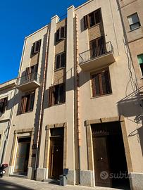 Spazioso garage/magazzino con impianto elettrico