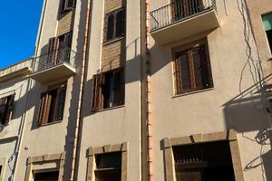 Spazioso garage/magazzino con impianto elettrico